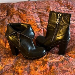 Kork-Ease Black Leather Heeled Boots with Zipper